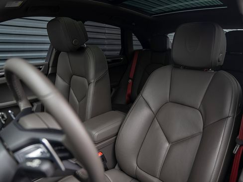 Used 2023 Porsche Macan image 5