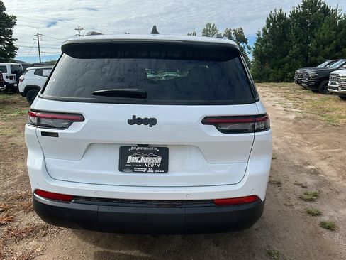 New 2025 Jeep Grand Cherokee L Altitude image 9