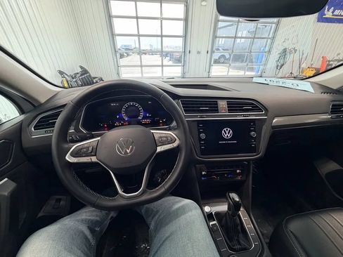 Used 2024 Volkswagen Tiguan SE AWD/4WD image 31