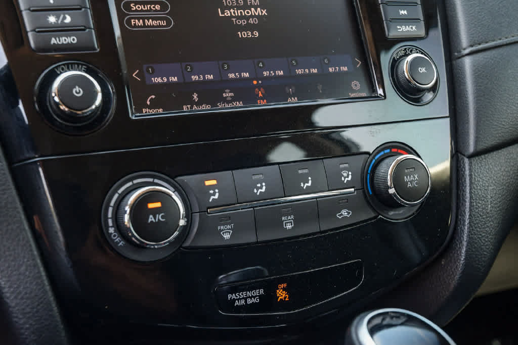 Used 2019 Nissan Rogue S w/ Special Edition Package FWD image 20