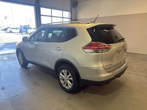 Used 2015 Nissan Rogue SV w/ SV Premium Package image 4