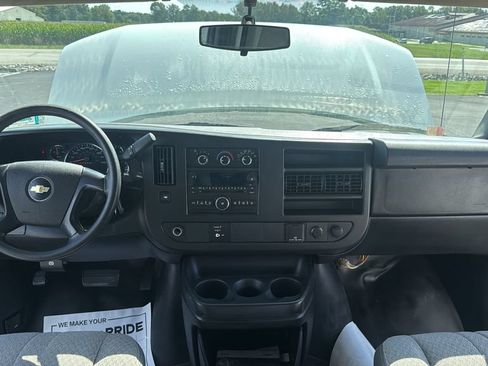 Used 2016 Chevrolet Express 3500 RWD image 18