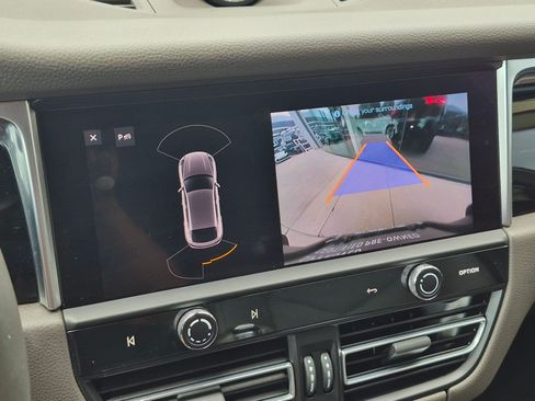 Certified 2024 Porsche Macan AWD/4WD image 19
