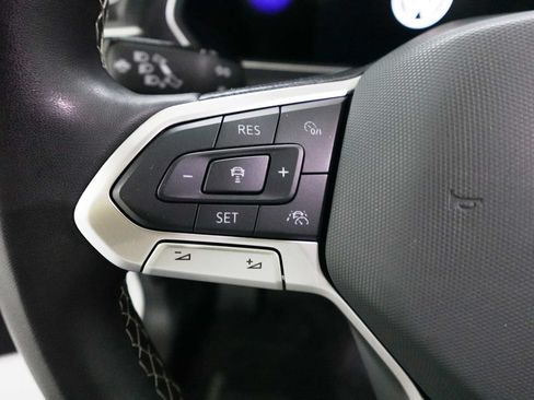 Used 2024 Volkswagen Tiguan SE w/ Panoramic Sunroof Package AWD/4WD image 17