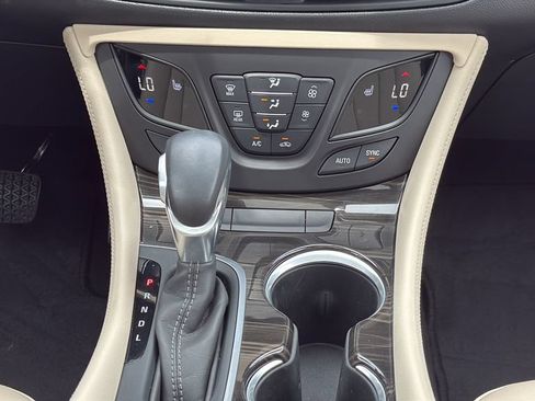 Used 2020 Buick Envision Essence FWD image 17