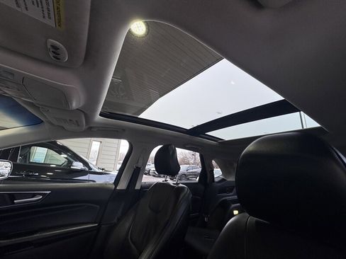 Used 2016 Ford Edge Titanium image 19