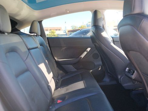 Used 2021 Tesla Model Y Long Range AWD/4WD image 25