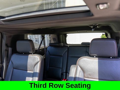 Used 2024 Chevrolet Suburban High Country AWD/4WD image 13