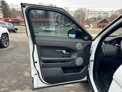 Used 2017 Land Rover Range Rover Evoque SE Premium image 14