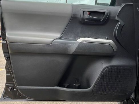 Used 2022 Toyota Tacoma SR5 RWD image 32