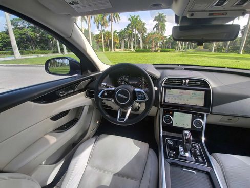 Used 2020 Jaguar XE S AWD/4WD image 10