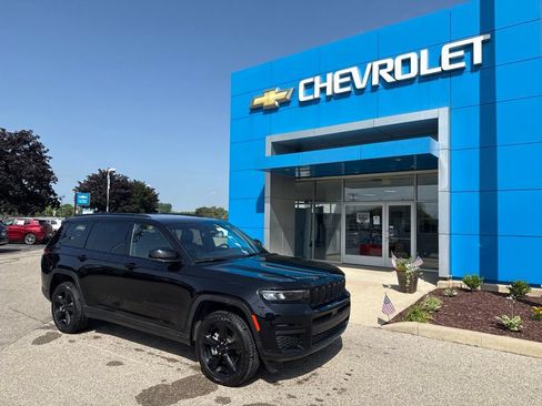 Used 2024 Jeep Grand Cherokee L Altitude AWD/4WD image 1