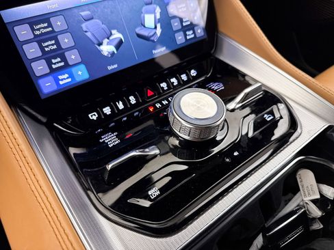 Used 2022 Jeep Grand Wagoneer Series III w/ Flexible Seating Group image 29