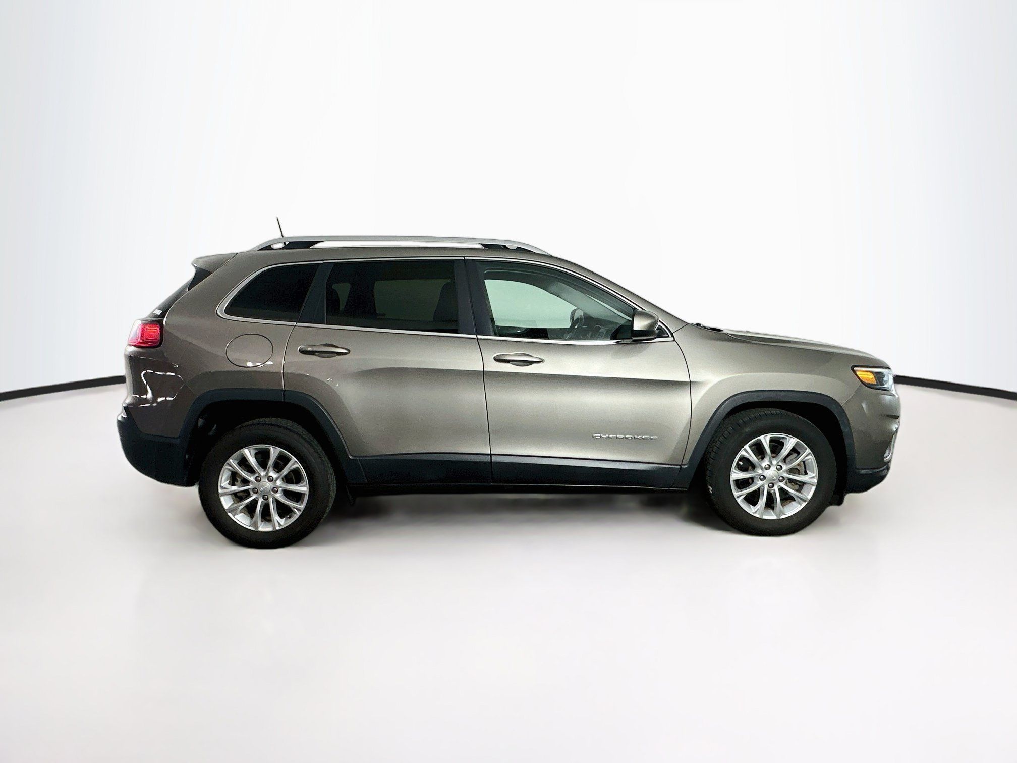 Used 2019 Jeep Cherokee Latitude w/ Popular Appearance Group FWD image 10