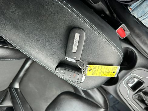 Used 2020 Jeep Cherokee Latitude Plus FWD image 27