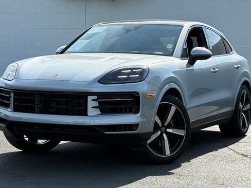 Used 2025 Porsche Cayenne Coupe AWD/4WD image 1