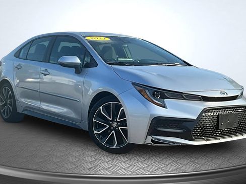 Used 2021 Toyota Corolla SE w/ SE Premium Package FWD image 2