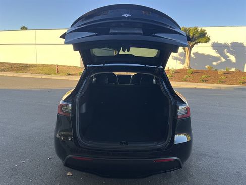 Used 2021 Tesla Model Y Performance image 6