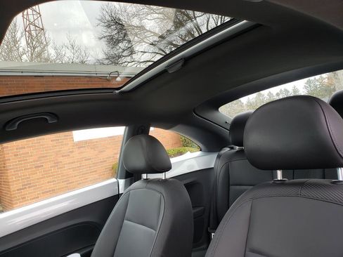 Used 2014 Volkswagen Beetle 2.5 image 10