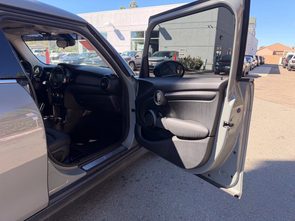 Used 2021 MINI Cooper 4-Door Hardtop FWD image 16