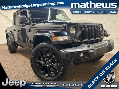 Used 2024 Jeep Gladiator Sport image 1