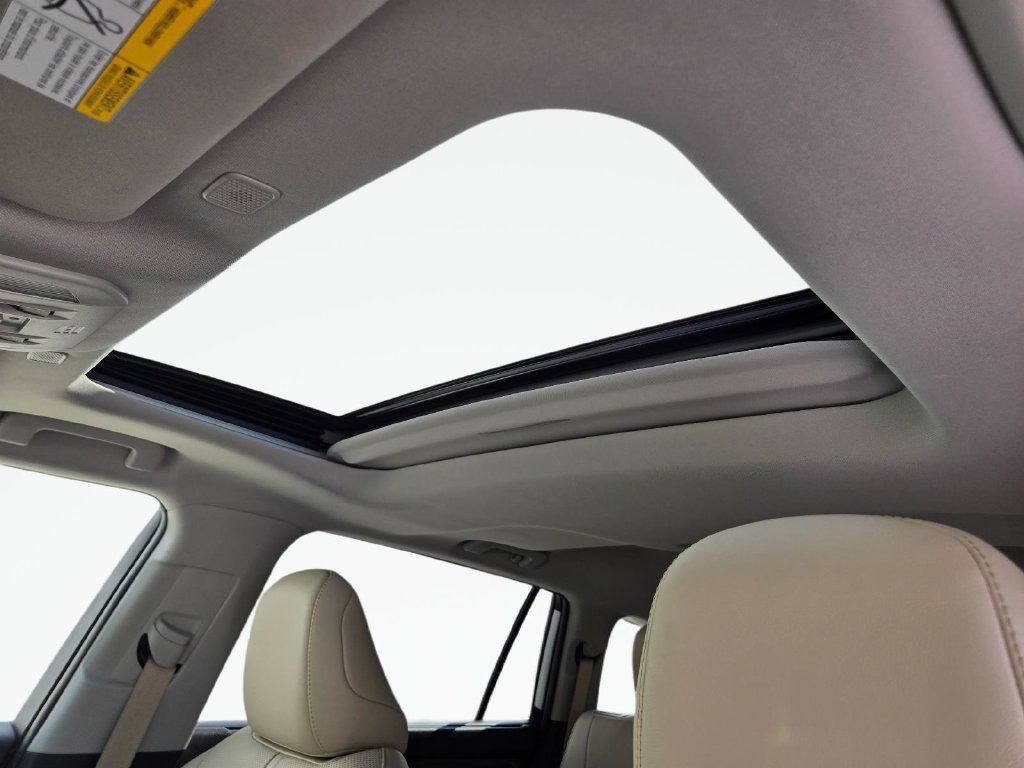 Used 2023 Toyota Highlander Limited FWD image 17