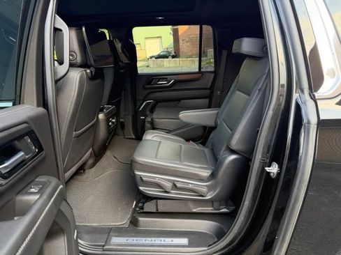 Used 2025 GMC Yukon XL Denali w/ Advanced Technology Package AWD/4WD image 22