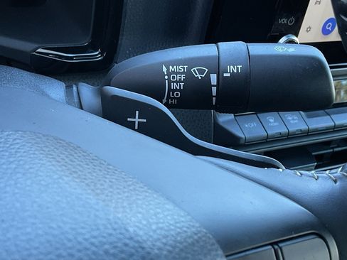 Used 2025 Toyota Camry SE image 24