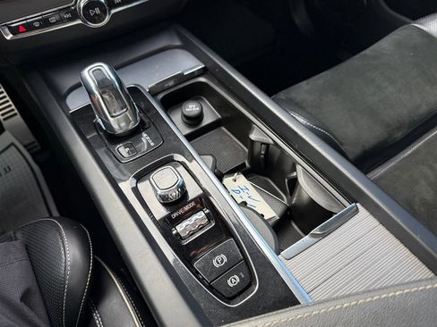 Used 2019 Volvo XC60 T8 R-Design w/ Advanced Package image 22