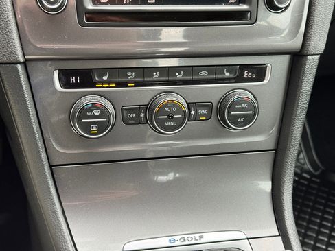 Used 2016 Volkswagen e-Golf SE w/ DC Fast Charging Package image 24