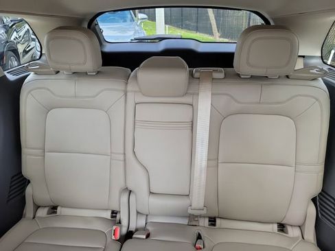 Certified 2022 Lincoln Corsair FWD image 12