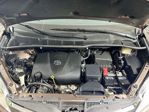 Used 2018 Toyota Sienna XLE FWD image 36