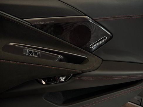 Used 2024 Chevrolet Corvette Stingray Premium Cpe w/ Z51 Performance Package RWD image 17