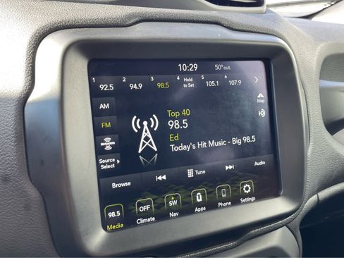 Used 2023 Jeep Renegade Latitude image 13