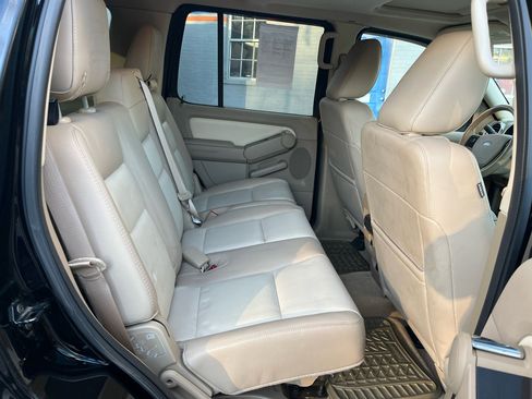 Used 2010 Ford Explorer XLT image 21