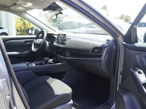 Used 2025 Nissan Rogue S FWD image 24