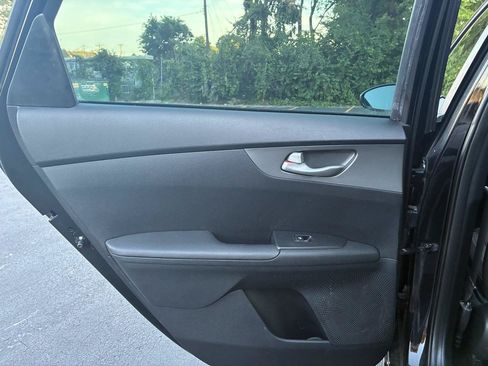 Used 2019 Kia Forte LXS FWD image 14