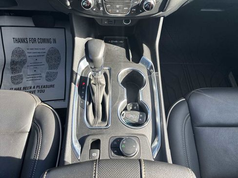 Used 2022 Chevrolet Traverse Premier image 15