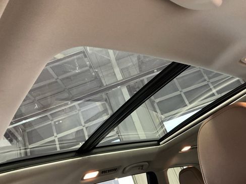 Used 2023 Subaru Ascent Touring image 7