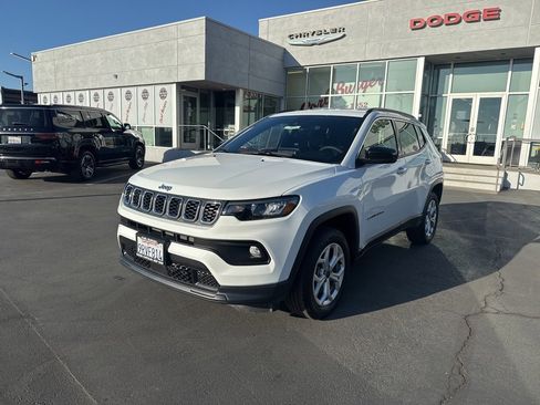 Certified 2025 Jeep Compass Latitude image 3