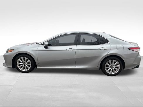 Used 2019 Toyota Camry L image 2