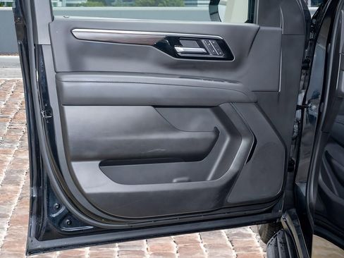 Used 2025 Chevrolet Tahoe LT AWD/4WD image 12