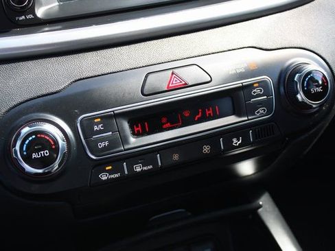 Used 2019 Kia Sorento LX image 23