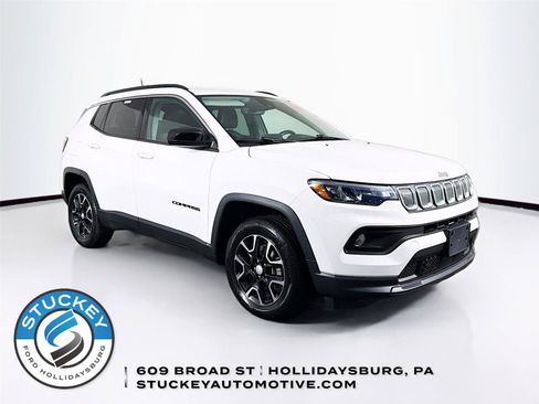 Used 2022 Jeep Compass Latitude w/ Convenience Group AWD/4WD image 1