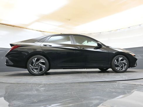 New 2026 Hyundai Elantra Limited FWD image 34