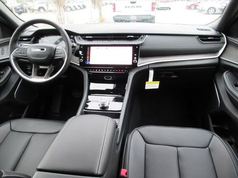 New 2026 Jeep Grand Cherokee Limited w/ Luxury Tech Group II image 10