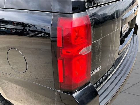 Used 2017 Chevrolet Suburban LT RWD image 27