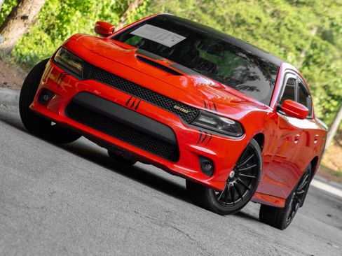 Used 2018 Dodge Charger R/T image 22