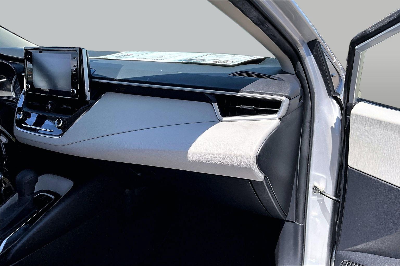 Used 2020 Toyota Corolla LE w/ Carpet Mat Package (TMS) FWD image 14