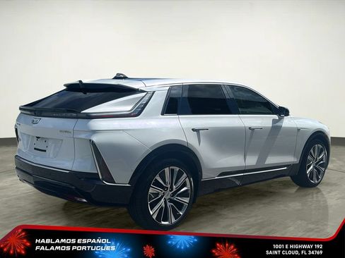 Certified 2025 Cadillac Lyriq Luxury AWD/4WD image 6